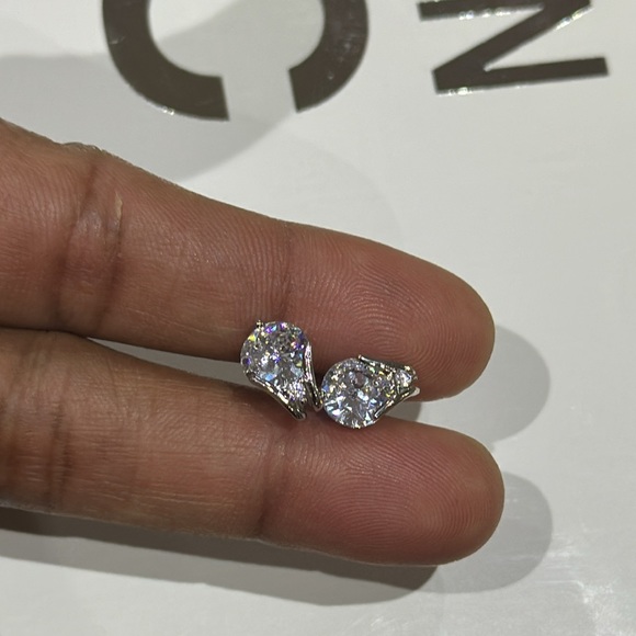 Women Jewelry Round Cut Cubic Zircon Fashion Stud Earring A Pair - Picture 6 of 8